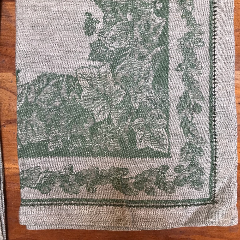 William Sonoma Linen /4 dinner napkins - Picture 2 of 3